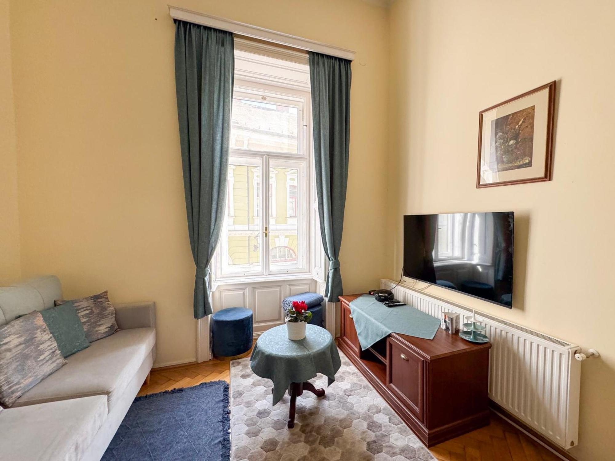 Centrum Vendeghaz Eger Exteriör bild