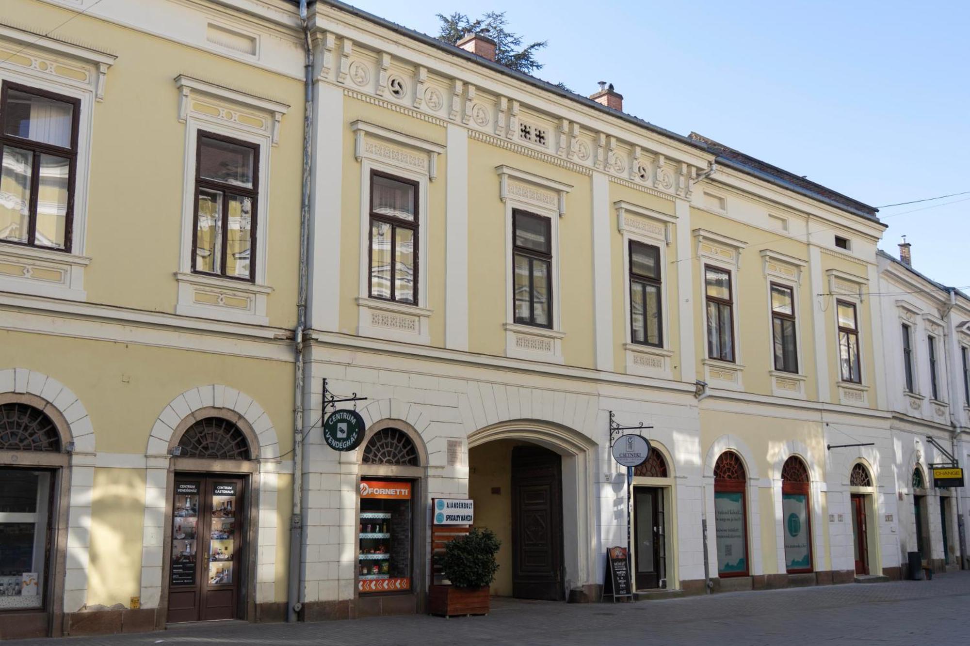 Centrum Vendeghaz Eger Exteriör bild