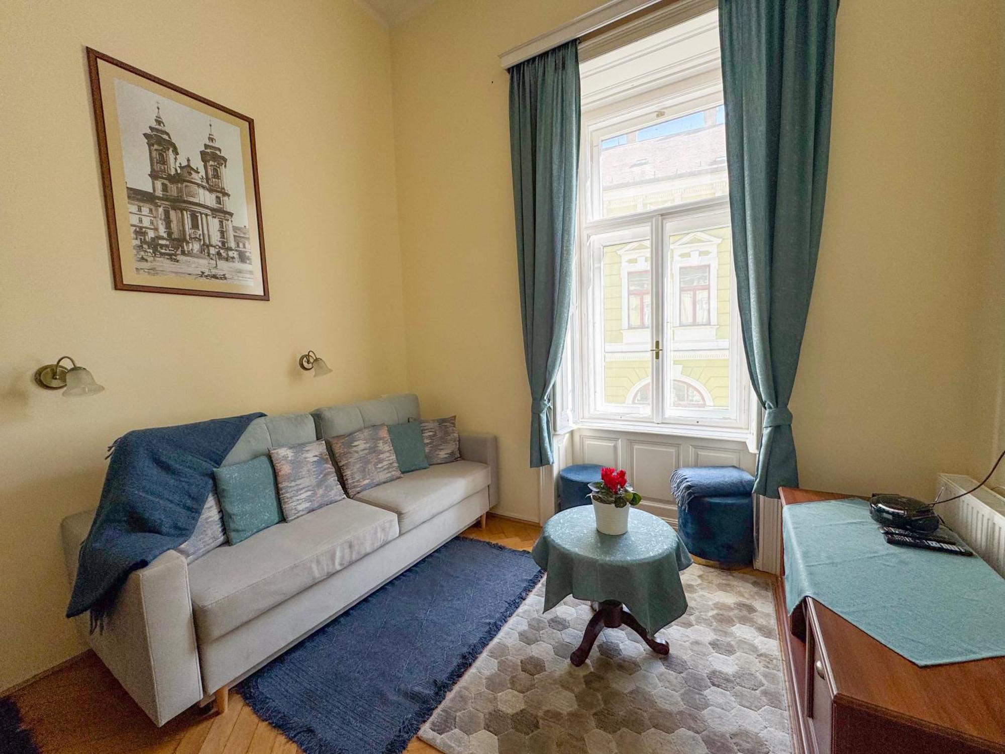 Centrum Vendeghaz Eger Exteriör bild