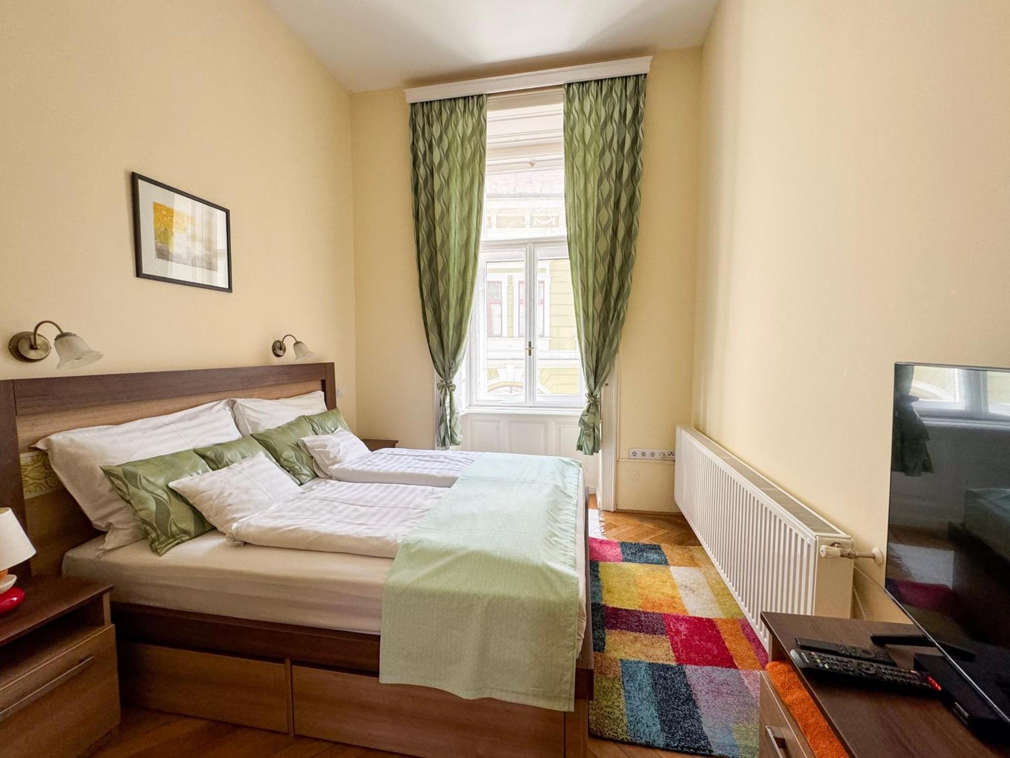Centrum Vendeghaz Eger Exteriör bild
